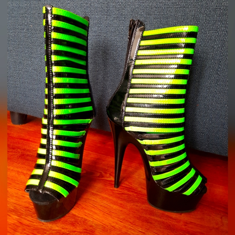 Pleaser Delight neon green platform heels